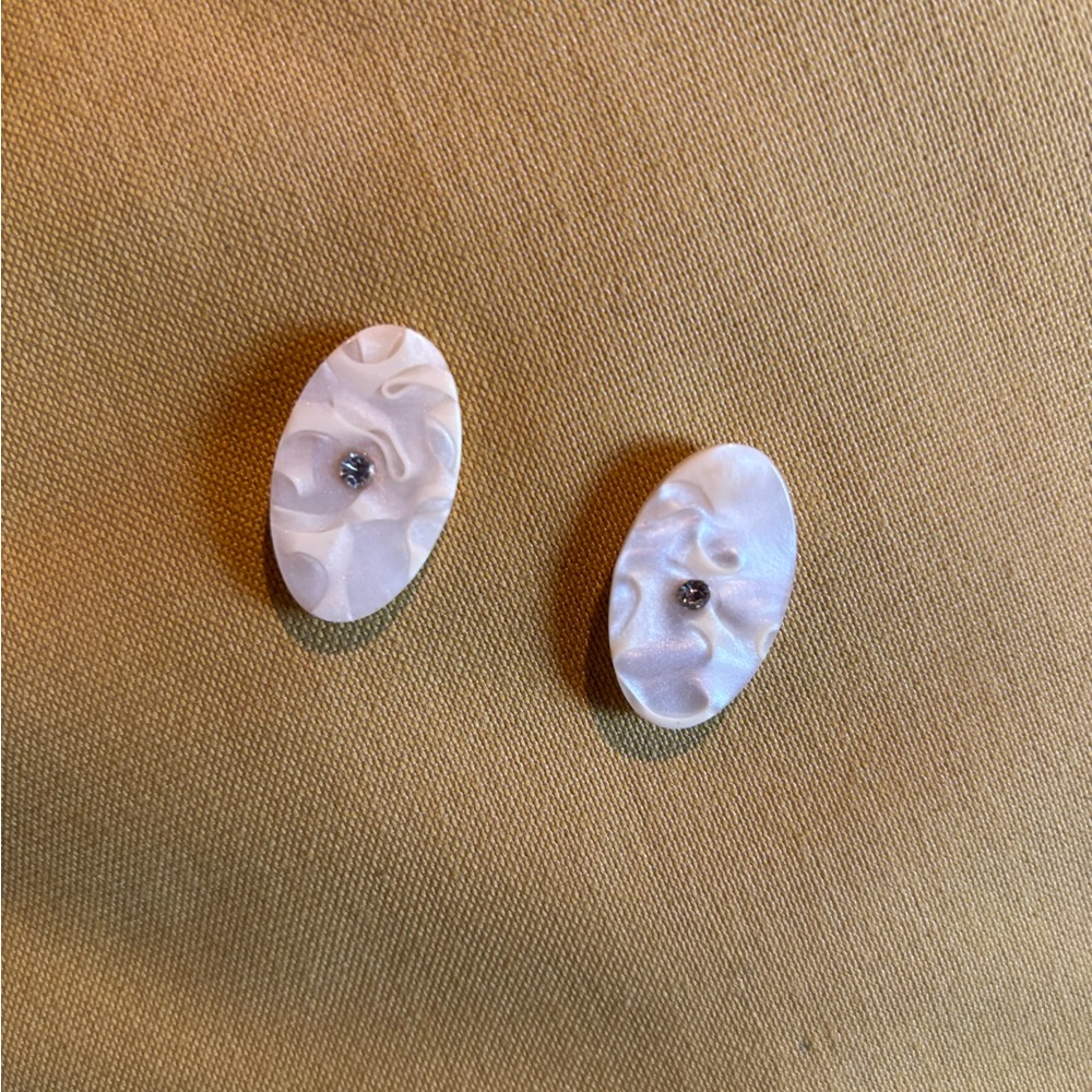 1980s Elegant Cream Oval Earrings with Center Rhinestone